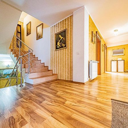 Pension Onix Vienna Airport Hotel Maria Ellend Bagian luar foto