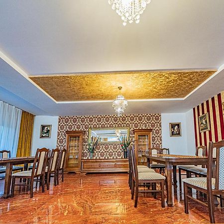 Pension Onix Vienna Airport Hotel Maria Ellend Bagian luar foto