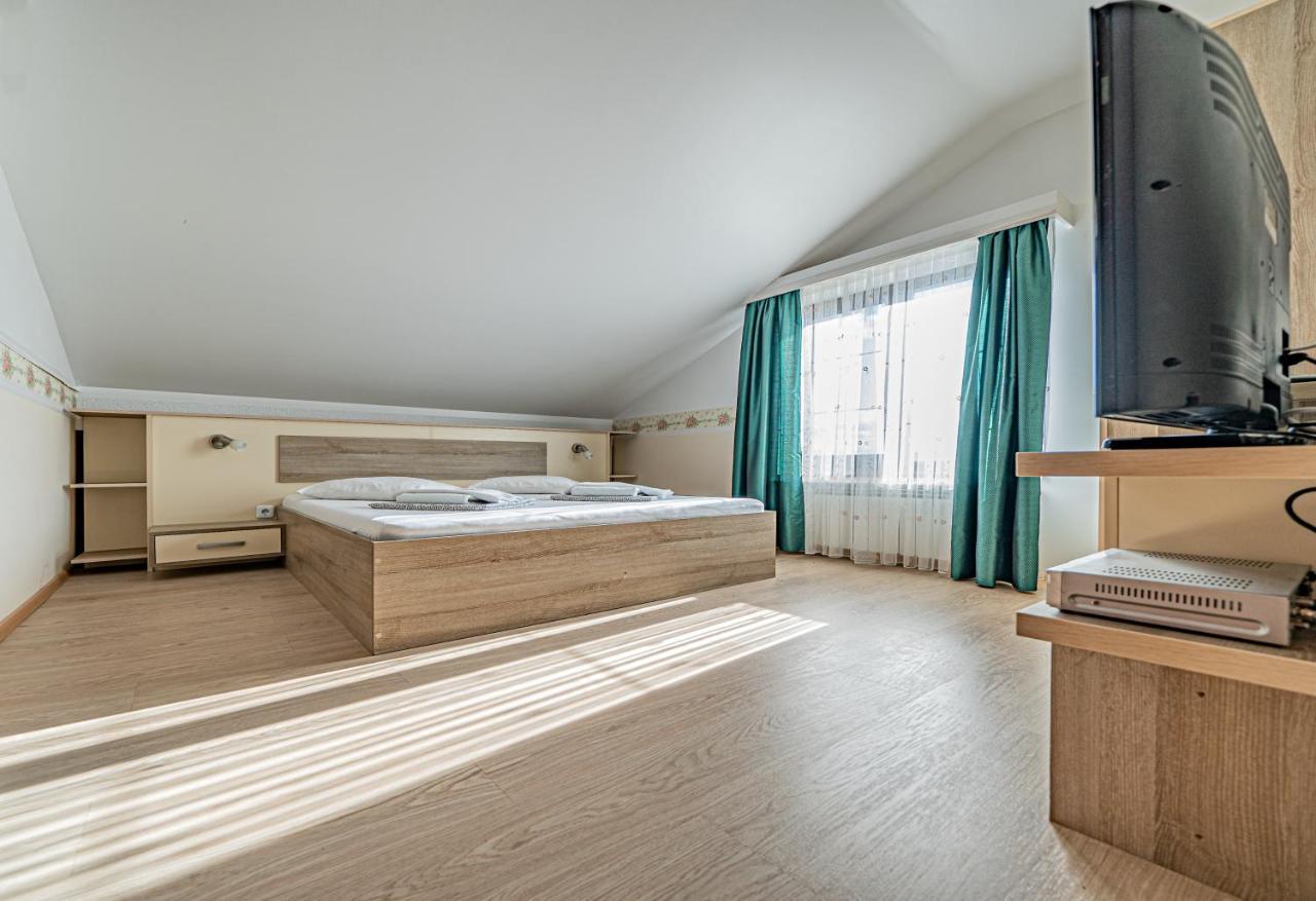 Pension Onix Vienna Airport Hotel Maria Ellend Bagian luar foto