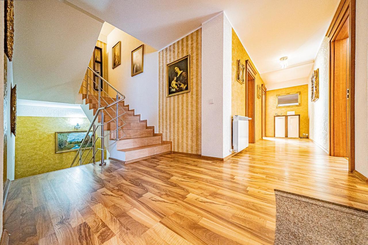 Pension Onix Vienna Airport Hotel Maria Ellend Bagian luar foto