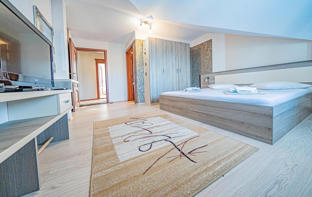 Pension Onix Vienna Airport Hotel Maria Ellend Bagian luar foto
