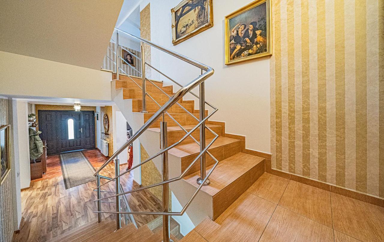Pension Onix Vienna Airport Hotel Maria Ellend Bagian luar foto