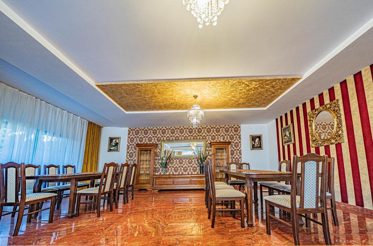 Pension Onix Vienna Airport Hotel Maria Ellend Bagian luar foto