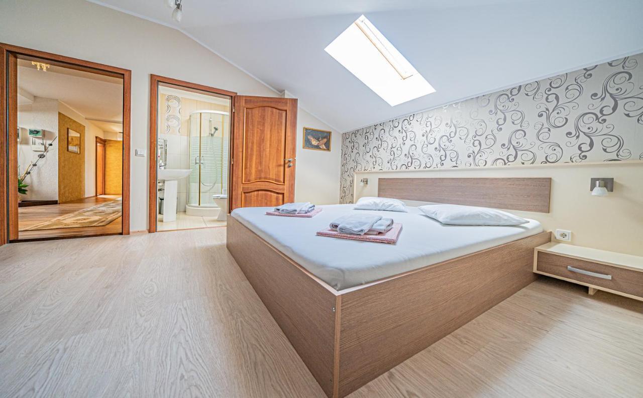Pension Onix Vienna Airport Hotel Maria Ellend Bagian luar foto