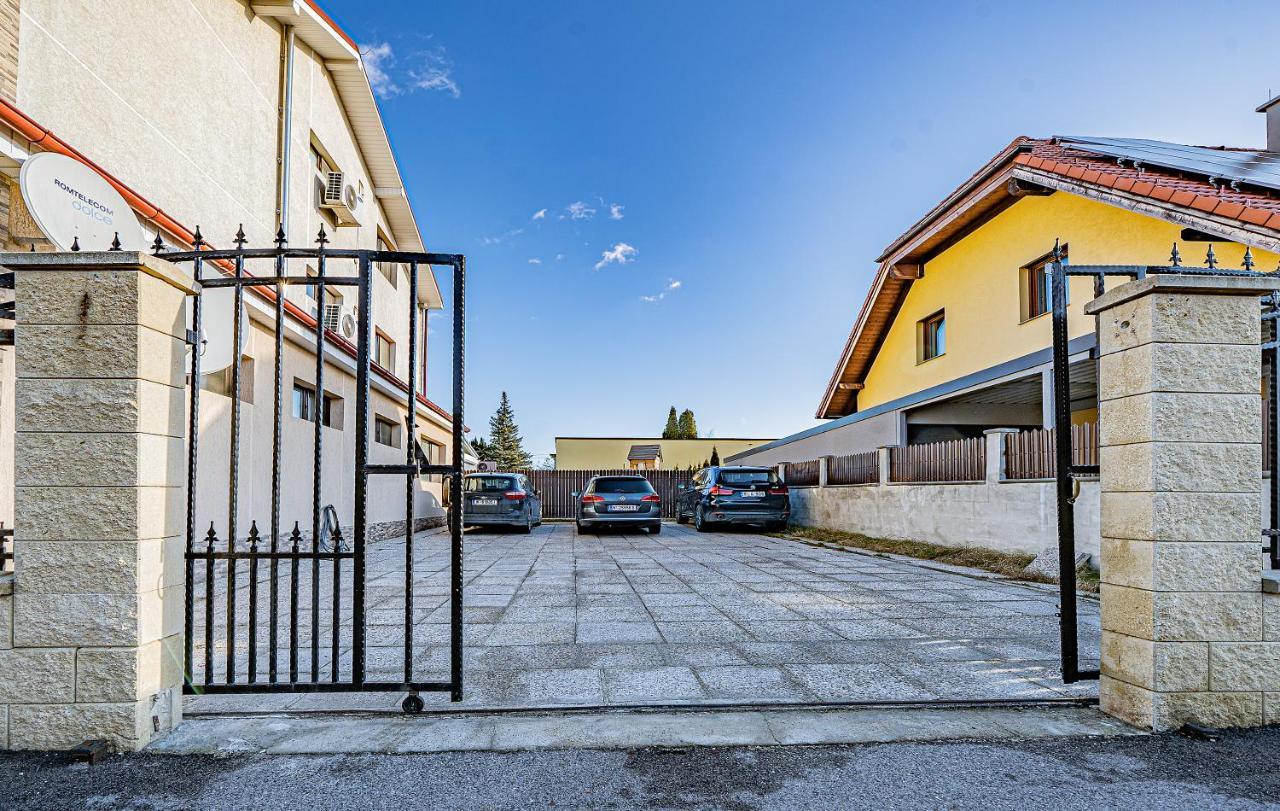 Pension Onix Vienna Airport Hotel Maria Ellend Bagian luar foto