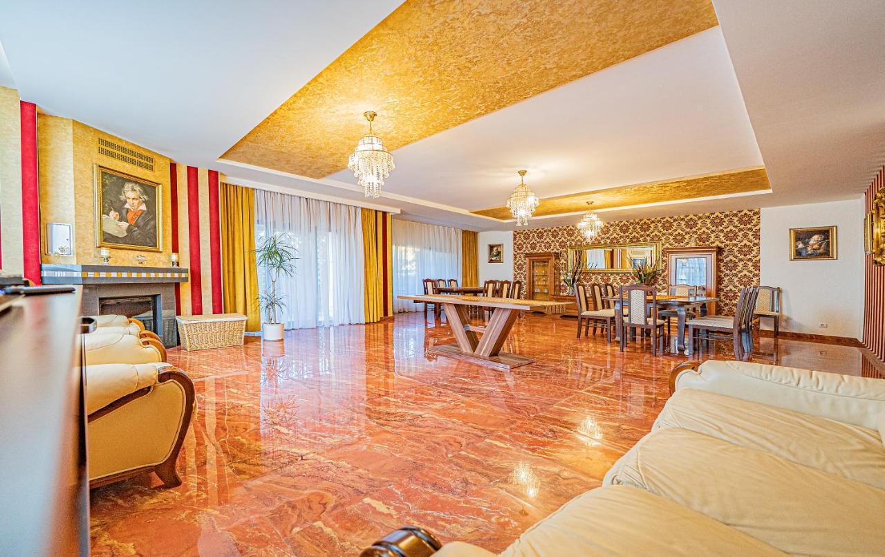 Pension Onix Vienna Airport Hotel Maria Ellend Bagian luar foto